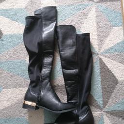 Atmosphere Knee High boots 
Size 7 UK
Size 9 us
Size 9 au
Size 40/41 eu

#hookerboots #knee-high #boots 

Great pre owned Condition couple of scuff marks as seen in pictures provided! 

Collection available
Delivery available from £1 local
Post from £2.95
PayPal accepted