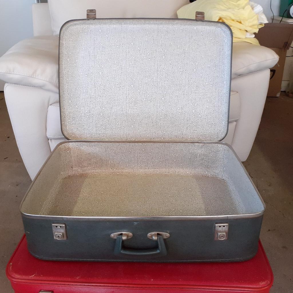4 retro suitcases from the 60s and 70s. Can sell individually