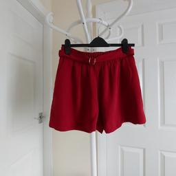 Shorts “Zara” Woman Dark Burgundy Colour New With Tags

 Actual size: cm

Length: 36 cm measurements from waist front

Length: 39 cm measurements from waist back

Length: 39 cm side

Volume Waist: 72 cm – 90 cm

Volume Hips: 90 cm – 95 cm

Size: M (UK) Eur M, US M

100 % Lyocell

Made in Turkey

Retail Price £19.99
