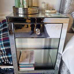 like new!!!!
collection only as fragile
stunning bedside tables
mirrored effect
no marks or cracks
selling both together