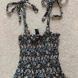 Has not been worn
New look floral jumpsuit
Stretchy material over the top half
Flowy material, perfect for summer

ALL ITEMS ARE COLLECTION ONLY