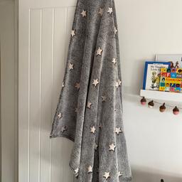 Super soft and cosy - went across bottom of double bed 

Collection only from a pet and smoke free home