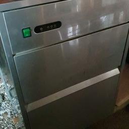 ice machine out of pub will need a good clean as been in storage needs new wire and plug as was cut off when i bought it any questions please ask