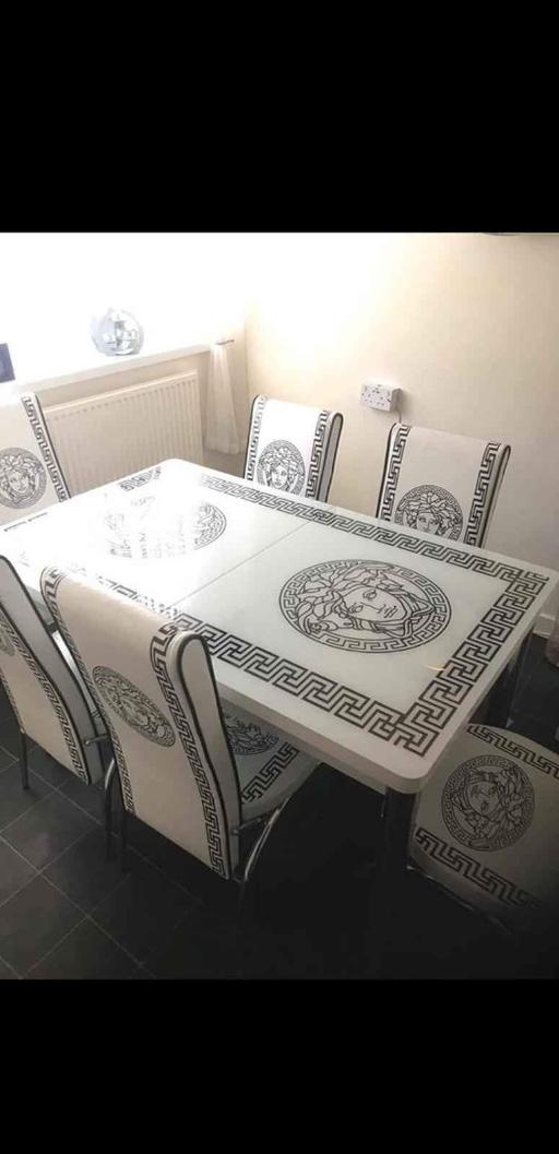 Buy & Sell South East London Brixton - South East London - Photos for Dining table with 4/6 chairs