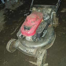 Honda hrd 536 

Roller mower 

Spare or repair.......ideal builder repairer 

Needs good a clean 

Deck cracked I did a temporary repair but still going 18months later 

Blades needs sharping or replacing 
Rollers seen better days will need replacing soon
Come with bag frame and bag witch seen better days too
Starts runs .dose drive box clicks a little  we used it all last season 
Only selling as brought newer year model 
No stupid offers as I can break it for more money 

can deliver not to far