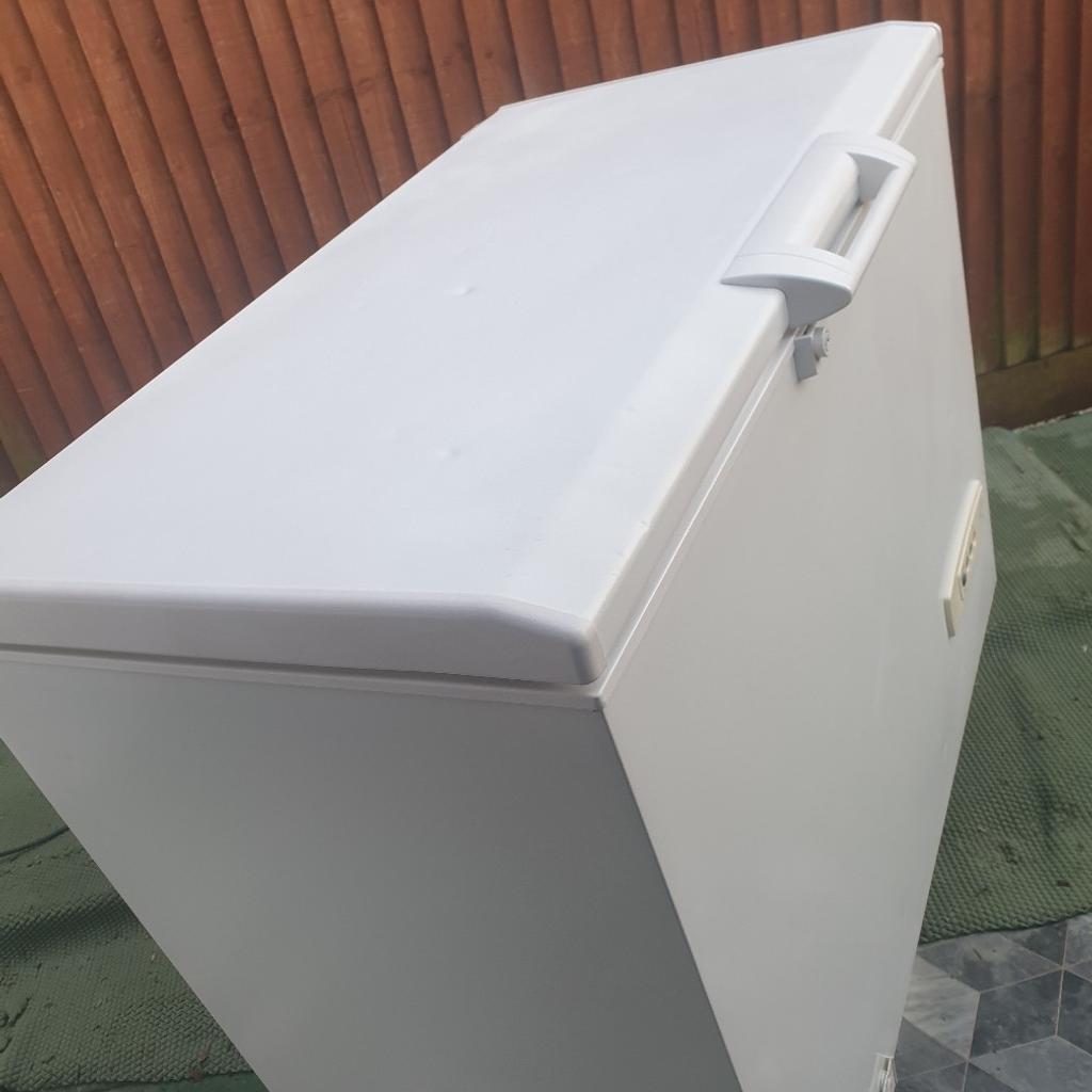 Large chest freezer, excellent condition in BA12 für 189,00