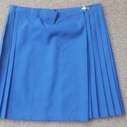 Ajustable waist.
Size 32" at its largest but can go lot smaller.
Unused cond.
Fy3 Layton