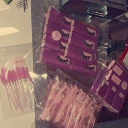 💙 Selling all of these together as I'm not getting orders 😪 all £9all in packets ●eyelashes 11 pairs
●eyelash brushes 17 pairs
●holders 17 pairs
● empty box 5
Only charging for the eyelashes and brushes and holder boxes are free but want £15 for all of it as paid alot for all these and dont want my money to go down the drain good idears for birthday or little haper for someone birthday 💙💙all Christmas idears