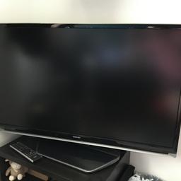 This is a 40" Toshiba Full HD TV in pristine condition. It was being used in a home office which is now no longer needed. Everything works 100%.

The model number of the TV is 40XF355DB.

See images for a full product description.

This is not a smart TV.