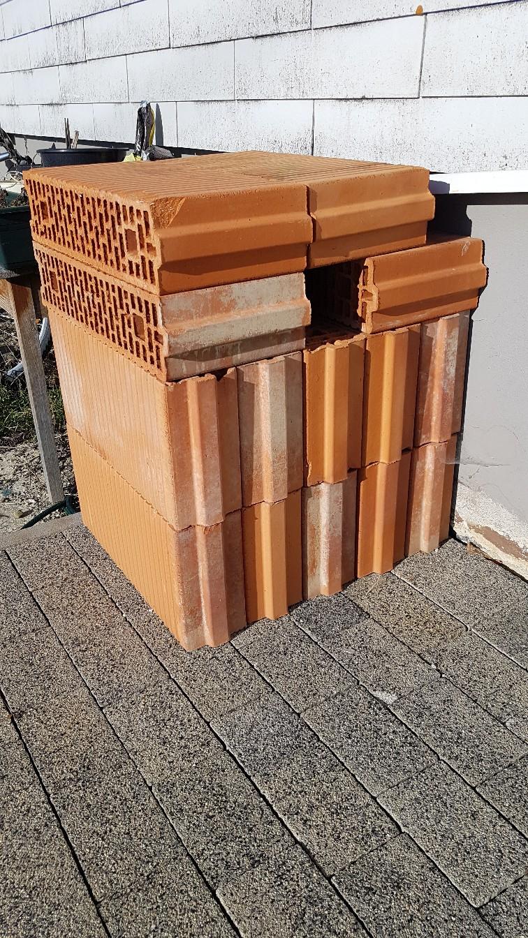 12 Stück Ziegel in 5143 Feldkirchen bei Mattighofen für € 10,00 zum