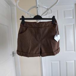 Shorts St.Bernard for “Dunnes“

Heritage Shorts Warm

 Brown Beige Mix Colour

New With Tags

 Actual size: cm

Length: 32 cm measurements from waist front

Length: 33 cm measurements from waist back

Length: 33 cm side

Volume Waist: 70 cm – 71 cm – actual size,
To Fit Waist: 25 ins (UK) Eur 64 cm – on the label.

Volume Hips: 80 cm – 82 cm

Size: 25”, 25 inch (UK)

54 % Polyester
33 % Acrylic
 7 % Viscose
 4 % Wool
 2 % Polyamide

Contrast: 100 % Polyester

Lining: 100 % Polyester