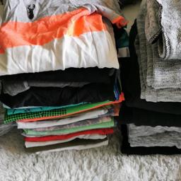 23 tshirts
8 bottoms
9 shorts
2 sweat shirts
And a khaki tracksuit
Need collecting asap
Collection s5