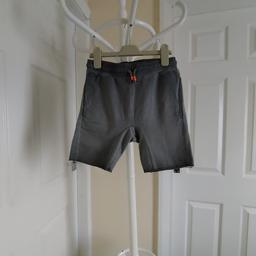 Shorts”Zara” Boy’s Kids Collection Dirty Grey Colour New With tags

 Actual size: cm

Length: 35 cm measuring from waist front

Length: 38 cm measuring from waist back

Length: 34 cm measuring from waist side

Volume Waist: 62 cm – 74 cm

Volume Hips: 68 cm – 74 cm

Size: 8 Years, Height: 128 cm

100 % Cotton

Made in Pakistan