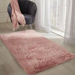 Sienna Home Collection Luxury Fluffy Rug In Pink - Brand new packaging.

Size 80x150cm

This super soft fluffy floor rug from the Sienna Home Collection will add a luxurious, exquisite look with its soft warm touch, and the long smooth fibres ensure a cosy stylish look.