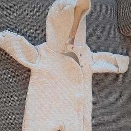 fleece overall from Carter 0-3 months

Look at other baby items listed in my profile.