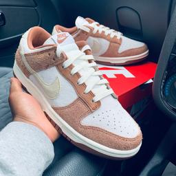 Nike Dunk Low Medium Curry

Available size: 
UK6 

Free First Class Shipping 🚚

These trainers are completely brand new and have never been worn. Comes with the original box.