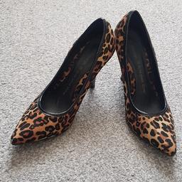 Lovely ladies shoes size 5