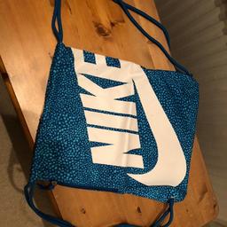 Nike Draw String Gym Bag
Good Clean Condition
Zip pocket on side
Smoke free pet free home