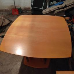 Tisch ausziehbar, 95x95 cm, ausziehbar auf 135 cm, Höhe 74 cm, Selbstabholung