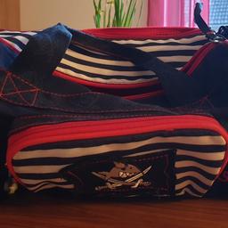 reise oder sporttasche für kinder von spiegelburg captain sharky
viele verschiedene seitentaschen...super qualität