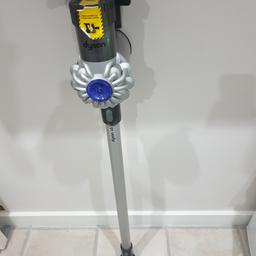 Dyson V6 stick cleaner in good clean condition complete with charger.
Collection only.
