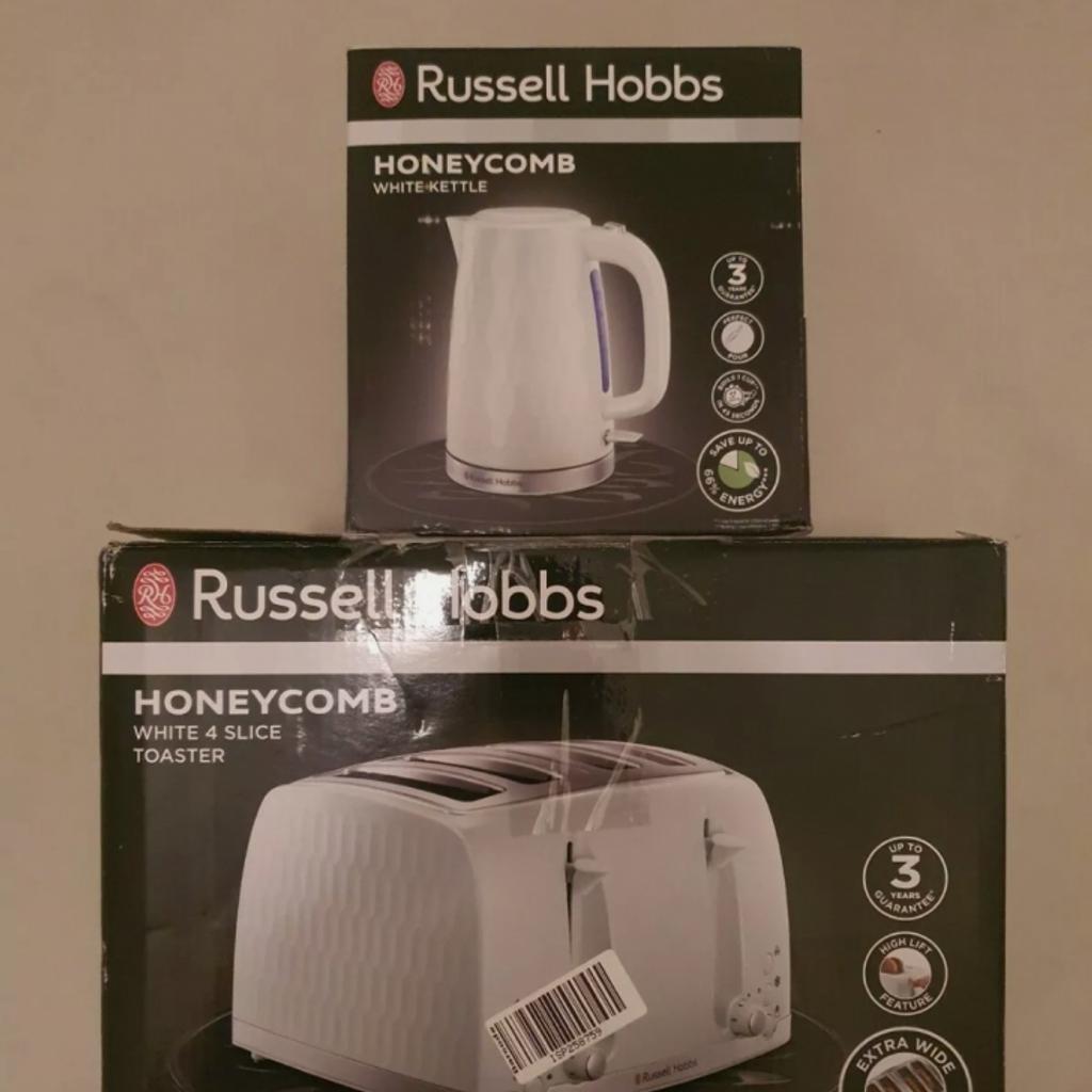 brand new russell hobbs white kettle+toaster in Wolverhampton für 40,00