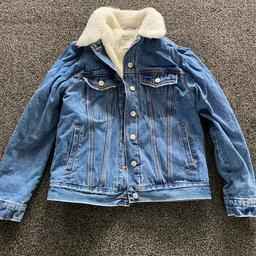 Denim jacket with fur inside
Size 8
Worn once 
Excellent condition