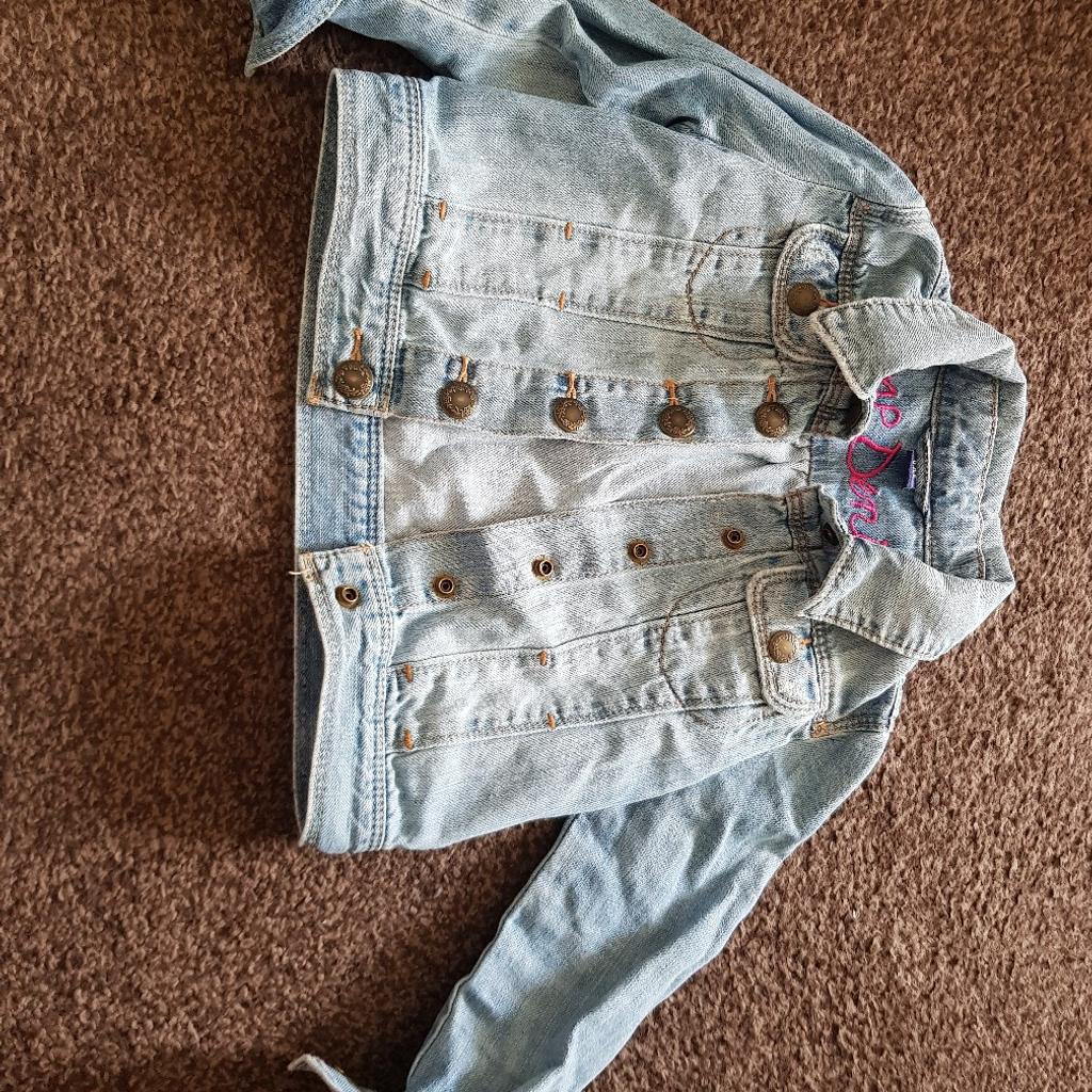 Size 3 yrs
Soft denim GAP jacket
In very good condition
Collection from E14 or can post