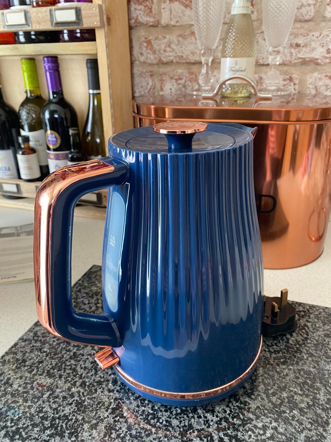 Tefal loft kettle and toaster set in WA8 Widnes for £42.00 for sale