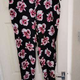 Here we have for sale a pair of size 20 summer trousers.
Only worn once so in immaculate condition