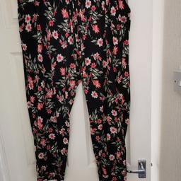 Here we have for sale a pair of size 20 summer trousers from primark.
Been worn a few times and do have a bit of bobbling in between the legs. Lots of life left though