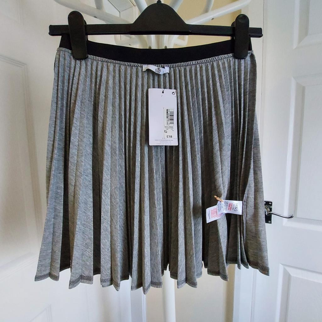 Skirt “M&S”Kids Grey Colour With Shiny Thread
New With Tags

Actual Size: cm

Length: 42 cm

Length: 42 cm side

Volume Waist: 66 cm – 90 cm – actual size,
Waist: 26 ½ in (UK) Eur 67 cm – on the label.

Volume Hips: 80 cm – 90 cm

Size: 13-14 Years (UK)
Height: 64 ½ in (UK)
Eur 164 cm

64 % Polyester
30 % Viscose
 3 % Metallised Fibres
 3 % Polyamide

Waistband: 77 % Polyester
 14 % Elastane
 9 % Polyamide

Made in Romania

Retail Price £ 18.00