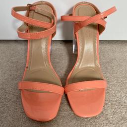 Brand new bright clear heels
Size 4
Cushioned for comfort
Unique style
Have never been worn
Originally paid £50