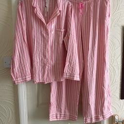 Flannel PJ set in “signature stripe” style
Pink with gold shimmer detail along the stripe edges :)

Size Large, Regular

Brand new with tags still attached! RRP £49

£25 ONO 

Excellent gift! Or for yourself :)