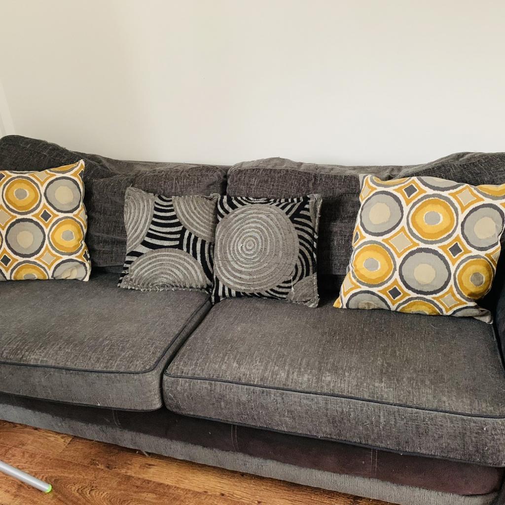 DFS 4 seater and 3 seater sofas in PR3 Preston für 100,00 £ zum Verkauf