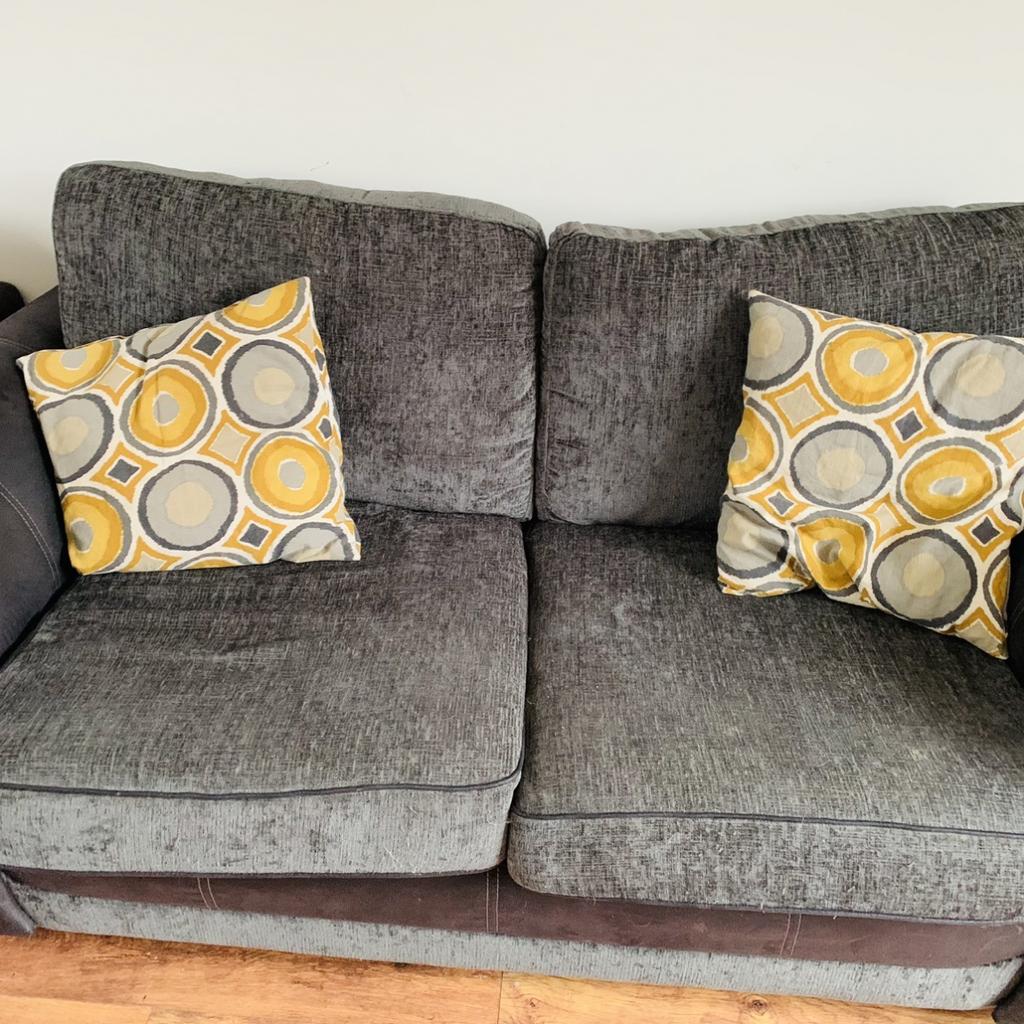 DFS 4 seater and 3 seater sofas in PR3 Preston für 100,00 £ zum Verkauf
