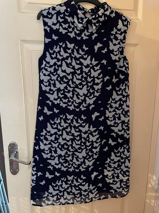 Buy & Sell Windsor and Maidenhead Old Windsor - Windsor and Maidenhead - Photos for Oli navy butterfly print dress size 10