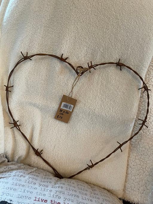 Buy & Sell Kent Maidstone - Photos for barbed wire love heart decoration prop