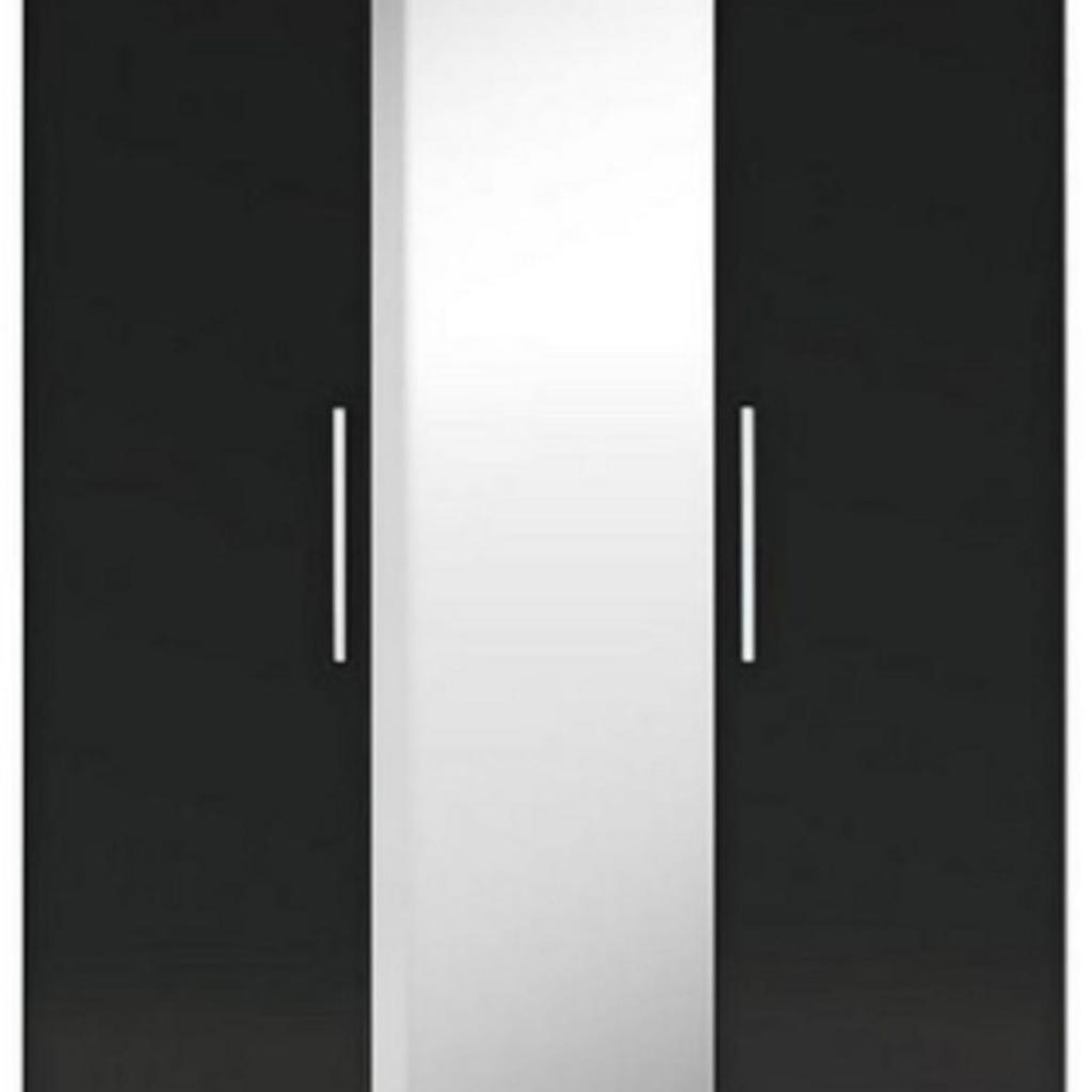 Prague 3 Door Wardrobe (Black Gloss) in LS17 Leeds für £ 180,00 zum