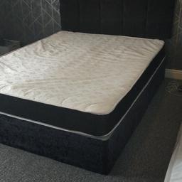 I am selling a 3 month old king size mattress. It's clean and has been protected. It's just too soft for me and I have purchased a firm one.
£30 or nearest offer. You can't get a 3 month old king size mattress anywhere else for that 👍🏻 bargain