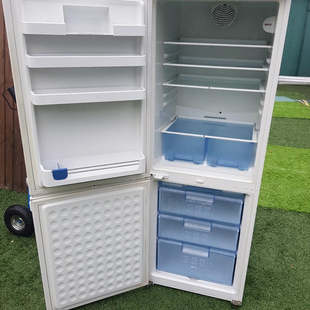 BOSCH fridge freezer (no frost model) in B70 Bromwich für £ 169,00 zum