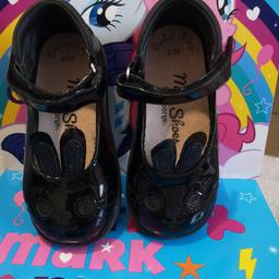 Girls black shoes. Size 8/26
Verry good condition, like new.
My daughter wore it twice.
Collection only N15