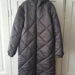 NEW Womens Brave Soul UK Size 12 Long Parka Grey Puffer Coat Quilted Jacket

Features:
- Adjustable hood
- Double zip
- Elasticated cuffs

Hanger not included.
Lining: 100% Polyester
Shell: 100% Polyester
Filler: 100% Polyester

New without tags.