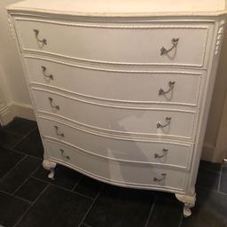 White shabby chic large chest of draws , has some marks on top ( as shown in picture ) this is perfect for a up cycle 💓, will just need a sand down and a paint or spray , and will look fabulous