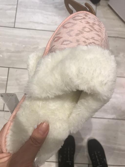 Buy & Sell South West London West Brompton - South West London - Photos for Beautiful pink slippers