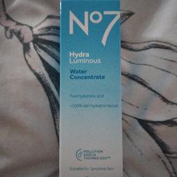 Brand new. Unopened bottle.
30ml.
Hydra Luminous. Water Concentrate with pure hyaluronic acid.
+100% skin hydration boost
Suitable for sensitive skin.
Can be used on its own or with a daily moisturiser.

RRP £16 ,my price £8

Collection ONLY from B24 8AT