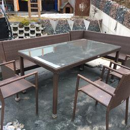 Verkaufen gebrauchte Rattan Eckbank (245/160 cm), Tisch mit Glasplatte (90/160 cm) und 3 Stühle. Im Tisch ist ein kleines Loch, jedoch nicht tragisch.