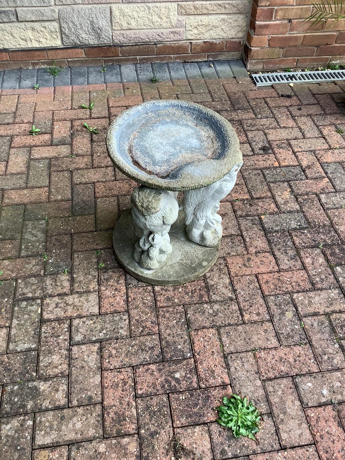 LOVELY 3 OWL PEDESTAL BIRD BATH 20 x 17 INCH in DN6 Doncaster für £ 50