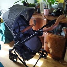 grey stroller, collect only ,as new not sure of make or model .Faces both ways seat reclines too Bargain it's light and pushes nice too .