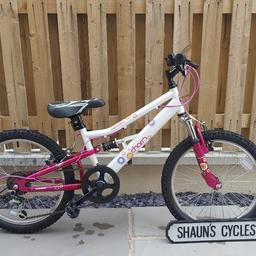 Girls Apollo Charm Bike in good used condition and in full working order 20 inch wheels 12 inch dual suspension frame fitted with a brand new saddle and handlebar grips 6 speed twist grip gears for ages 6-9 
£45 ono Almondbury Huddersfield